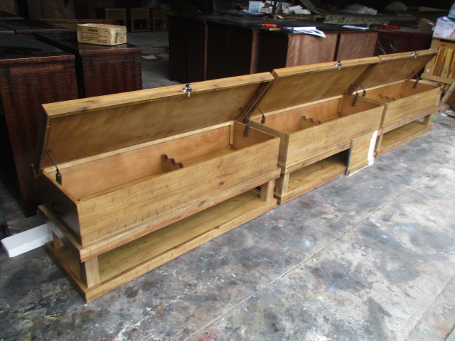 Gun clearance concealment bench